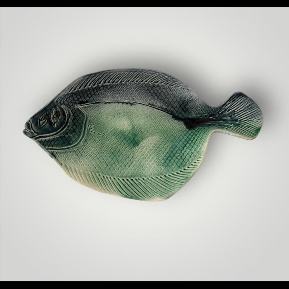 Signed Ann Elizabeth Studio Art Pottery Flounder Fish Platter Tray | 16½"×10" - Picture 5 of 6